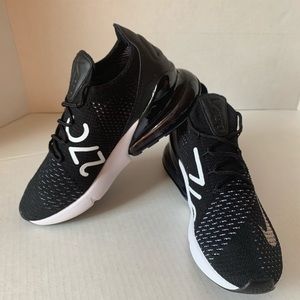 nike flyknit 270 oreo